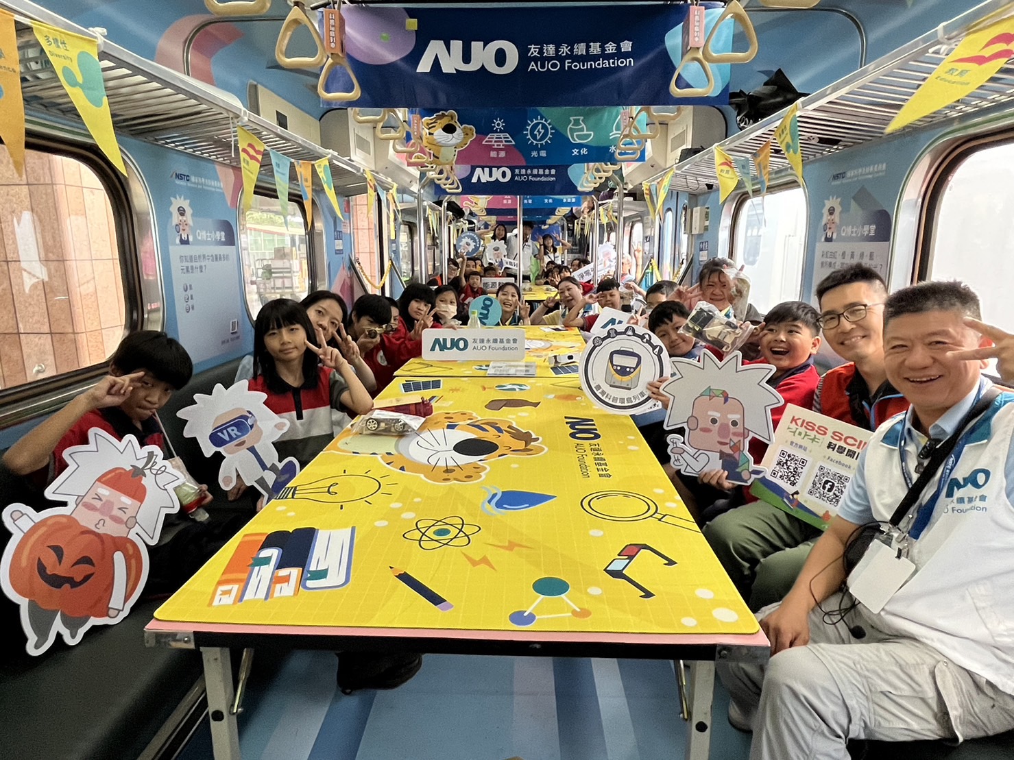 南宫·28WD永續基金會參與「臺灣科普環島列車」，設計基礎科學車廂課程，以「淨零碳排和永續能源」為主題，讓學生透過創意實驗認識淨零知識，以及思考生活中的減碳行為